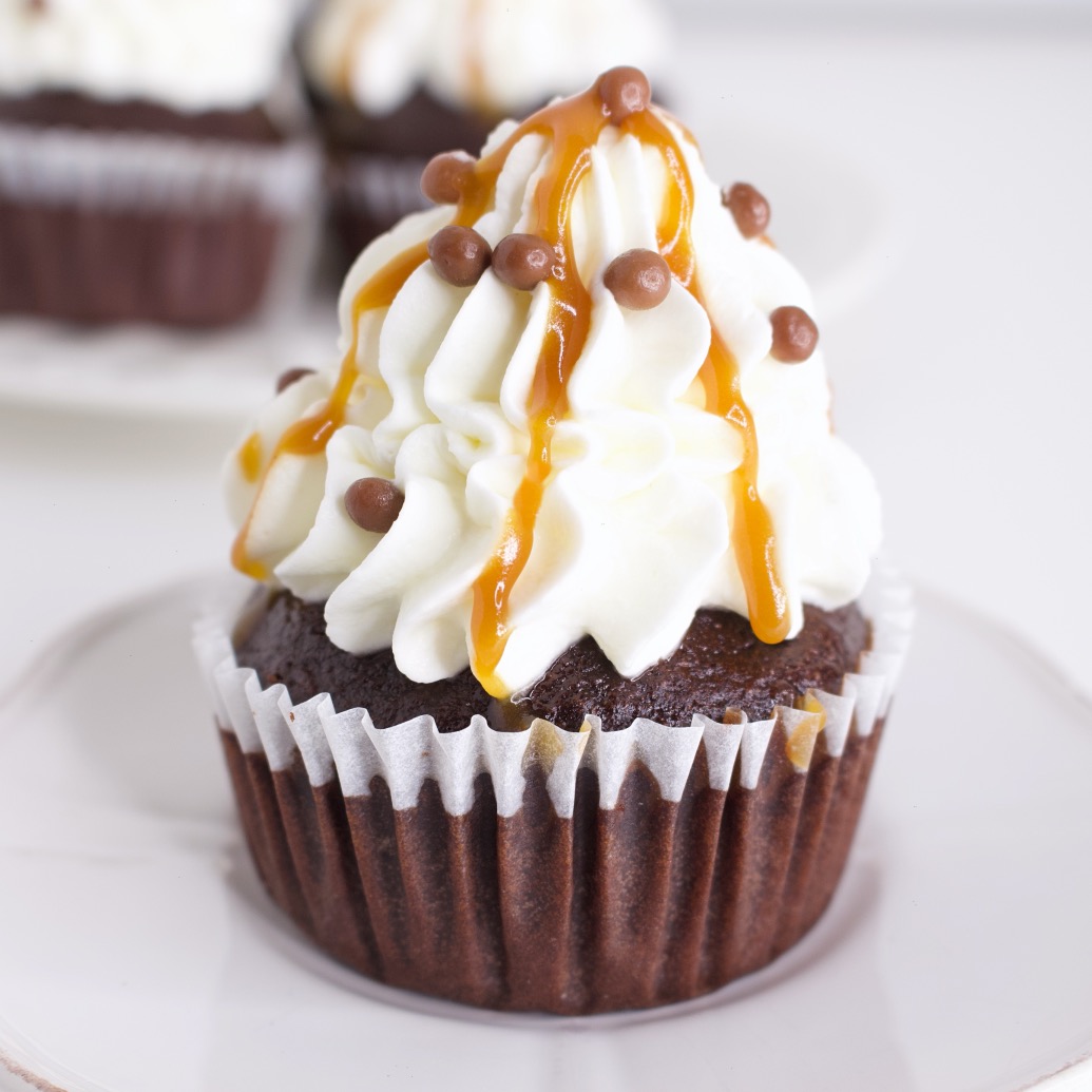 cupcake Xl extra dark al caramello e ganache montata alla vaniglia